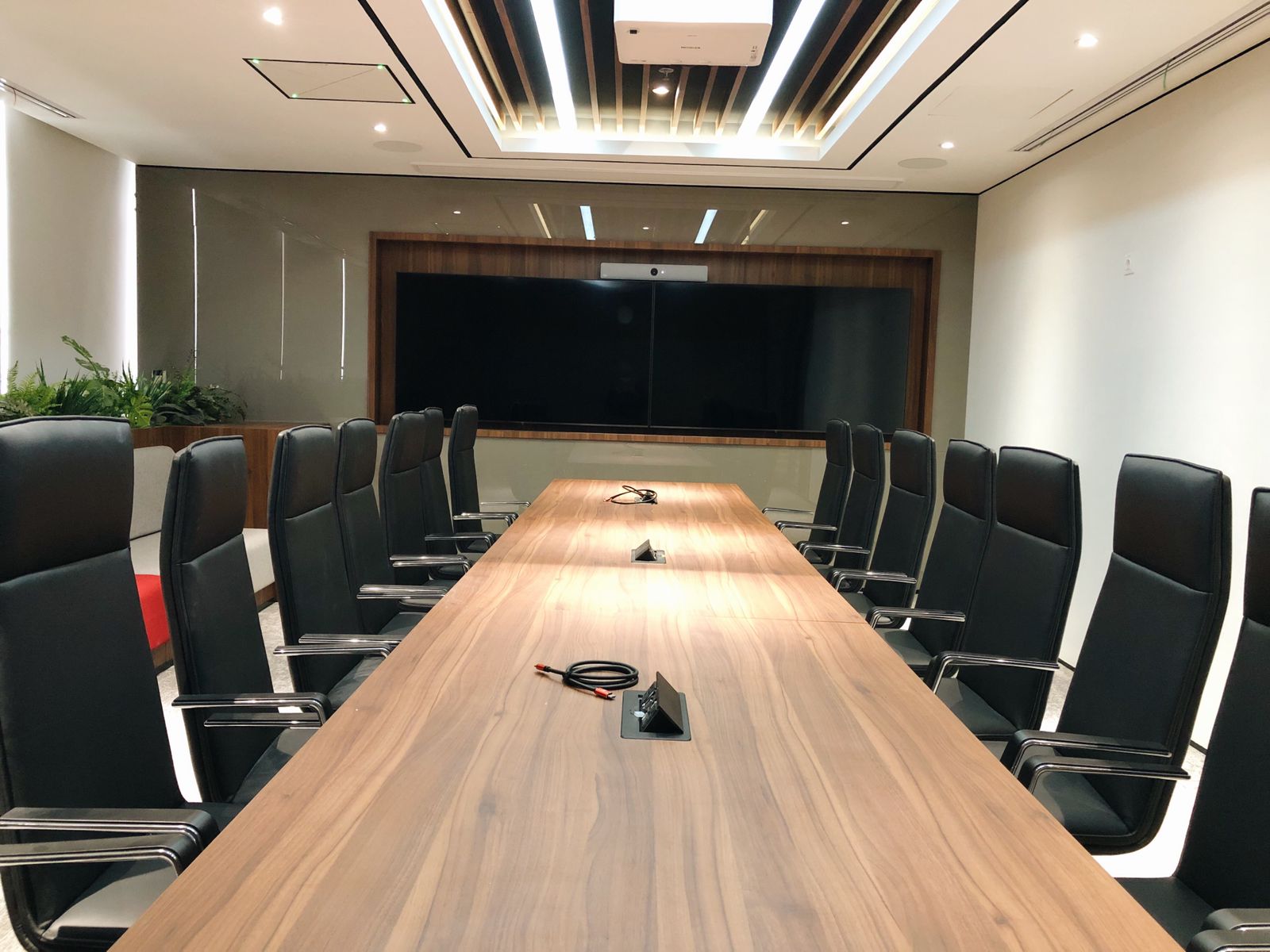 Boardroom, Fl. 6